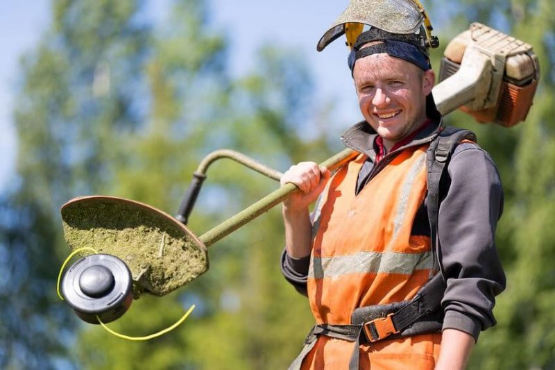The 17 Best Commercial Weed Eaters (Trimmers) of 2026